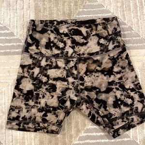 Lulu longer high waist shorts Like NEW